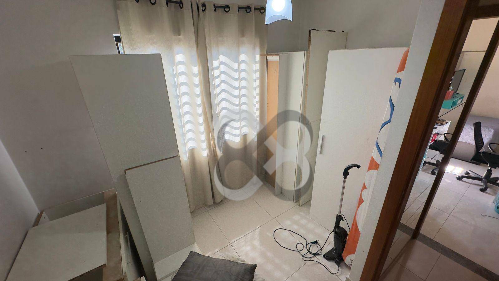 Casa à venda com 4 quartos, 140m² - Foto 2