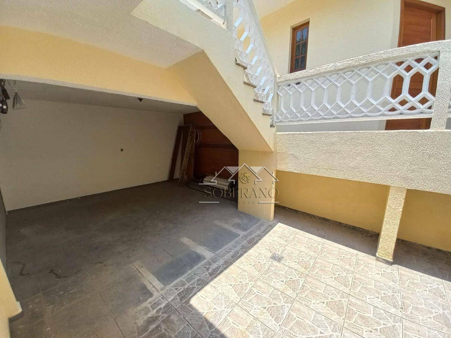 Sobrado à venda com 3 quartos, 300m² - Foto 1