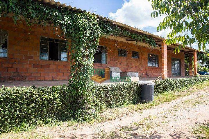 Chácara à venda com 3 quartos, 216m² - Foto 2