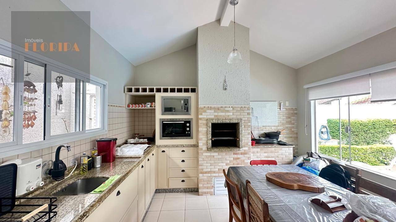 Casa, 3 quartos, 230 m² - Foto 1