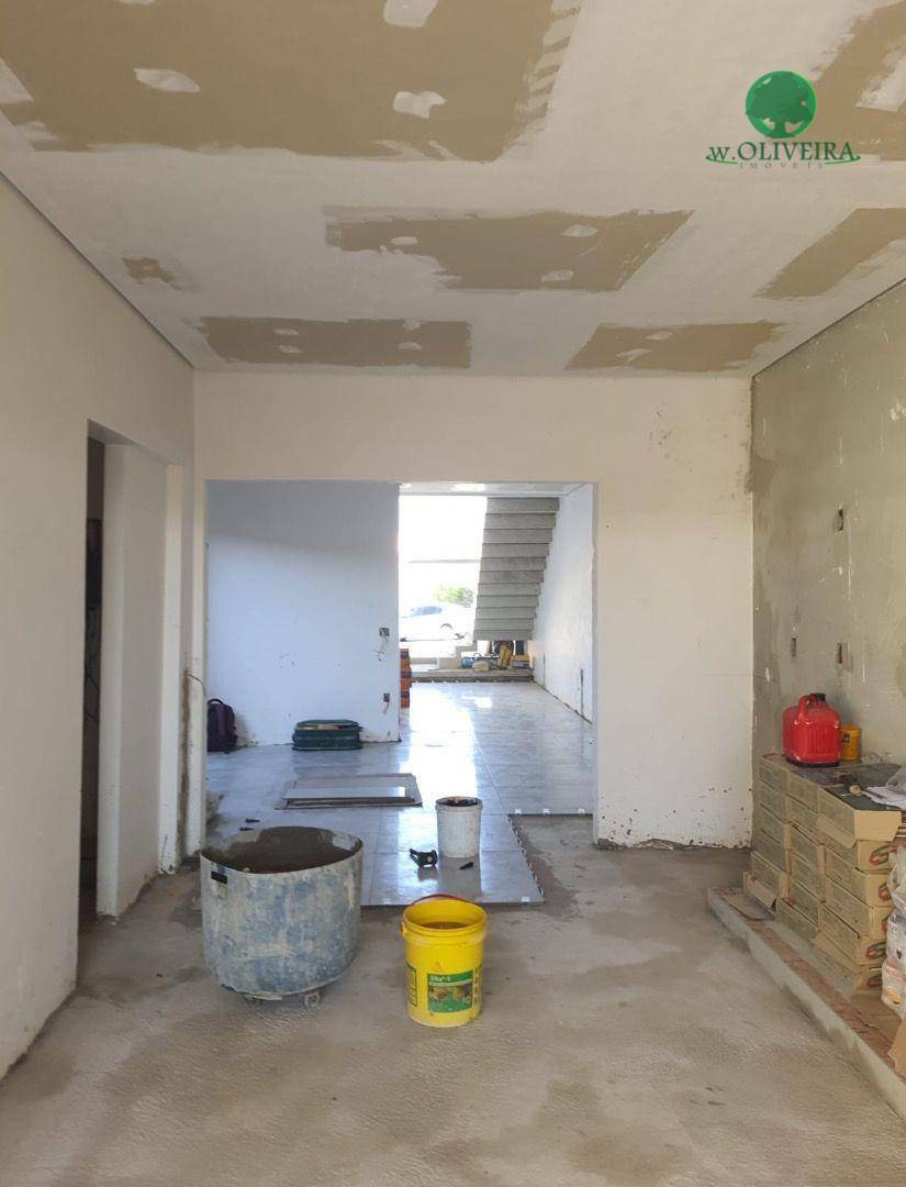 Sobrado à venda com 6 quartos, 220m² - Foto 1