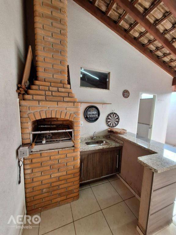 Casa à venda com 3 quartos, 145m² - Foto 1