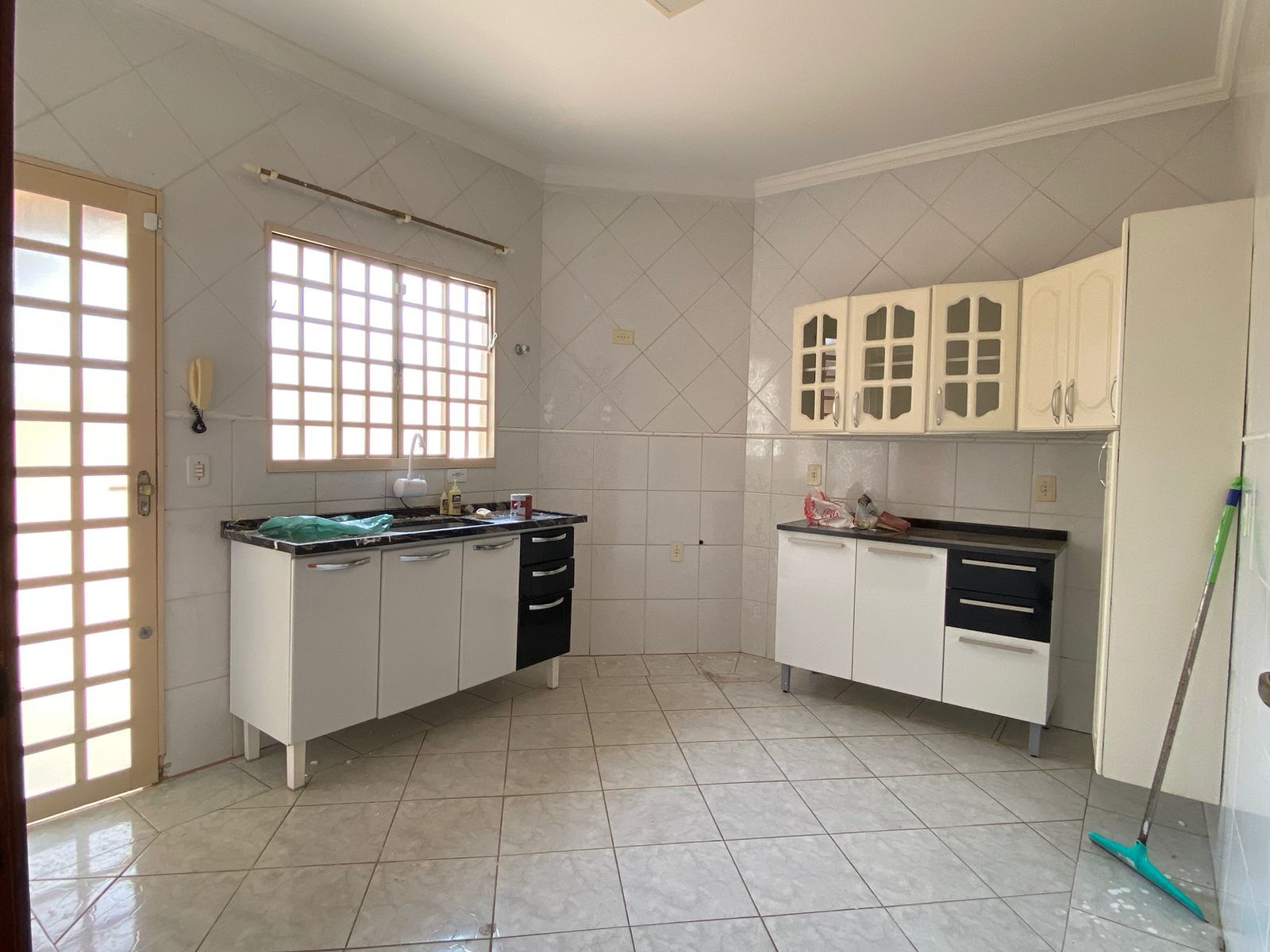 Casa para alugar com 3 quartos, 217m² - Foto 10