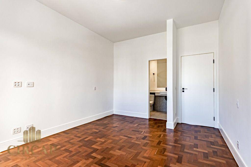 Apartamento à venda com 3 quartos, 212m² - Foto 10