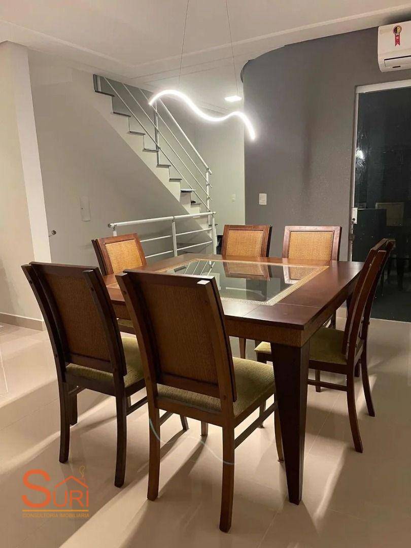 Sobrado à venda com 3 quartos, 282m² - Foto 1