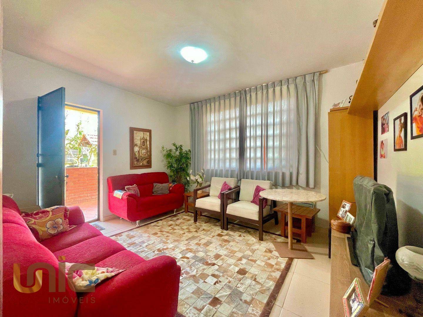 Casa à venda com 5 quartos, 180m² - Foto 3