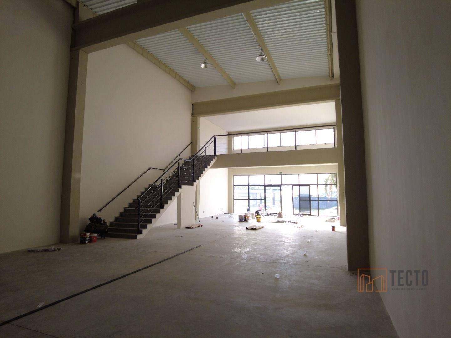 Depósito-Galpão-Armazém para alugar, 440m² - Foto 1