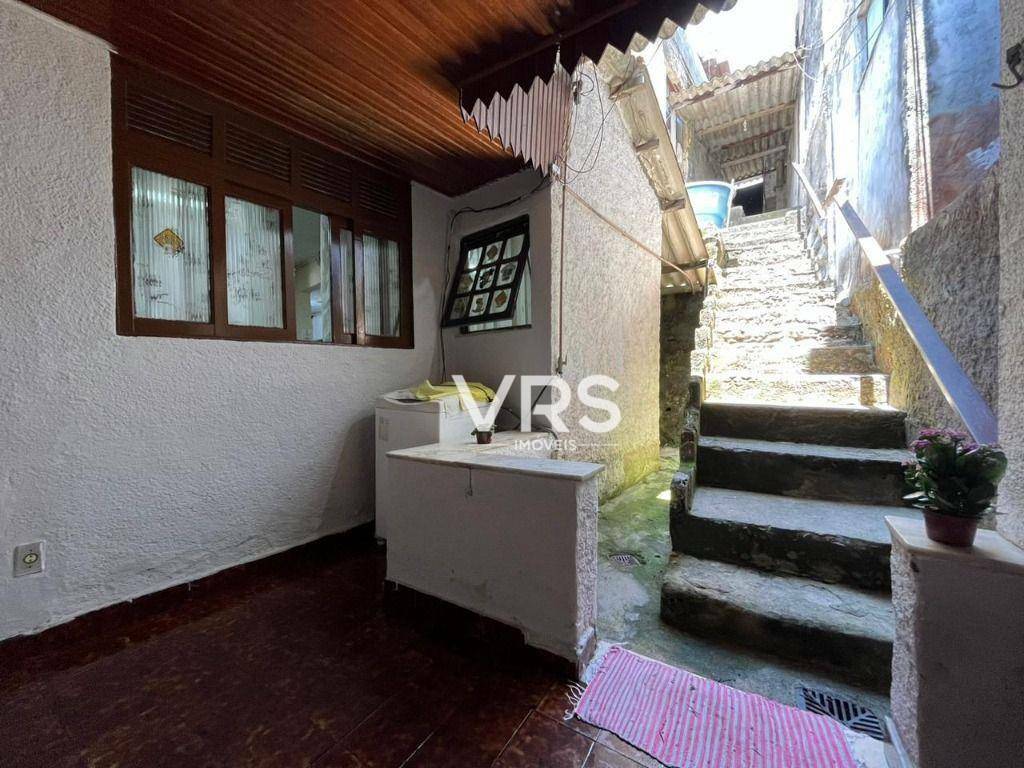 Casa à venda com 2 quartos, 90m² - Foto 4