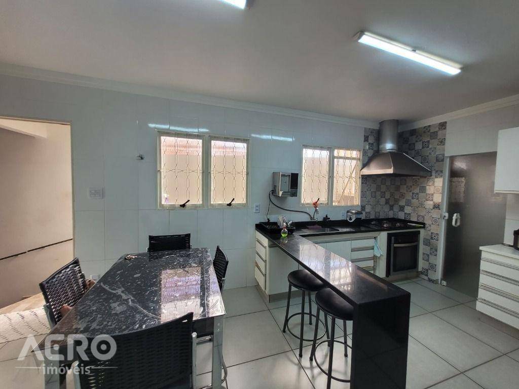 Casa à venda com 2 quartos, 126m² - Foto 11