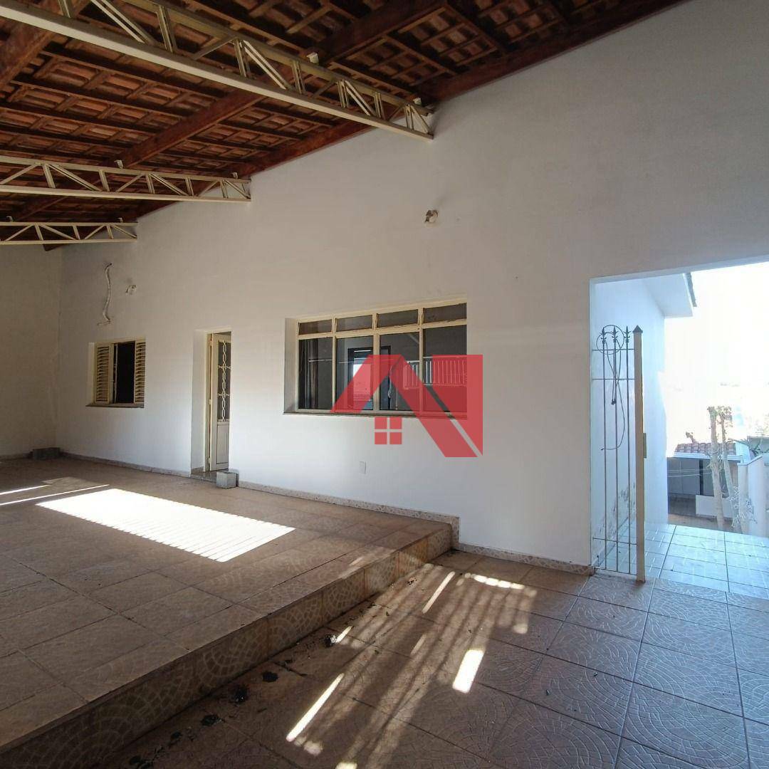 Casa à venda com 4 quartos, 180m² - Foto 3