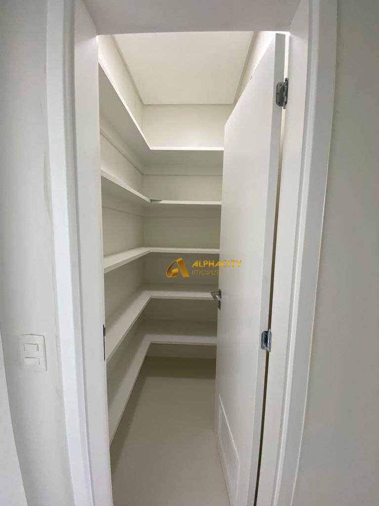 Apartamento para alugar com 4 quartos, 367m² - Foto 19