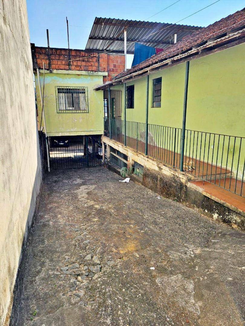 Casa de Condomínio à venda com 3 quartos, 219m² - Foto 4