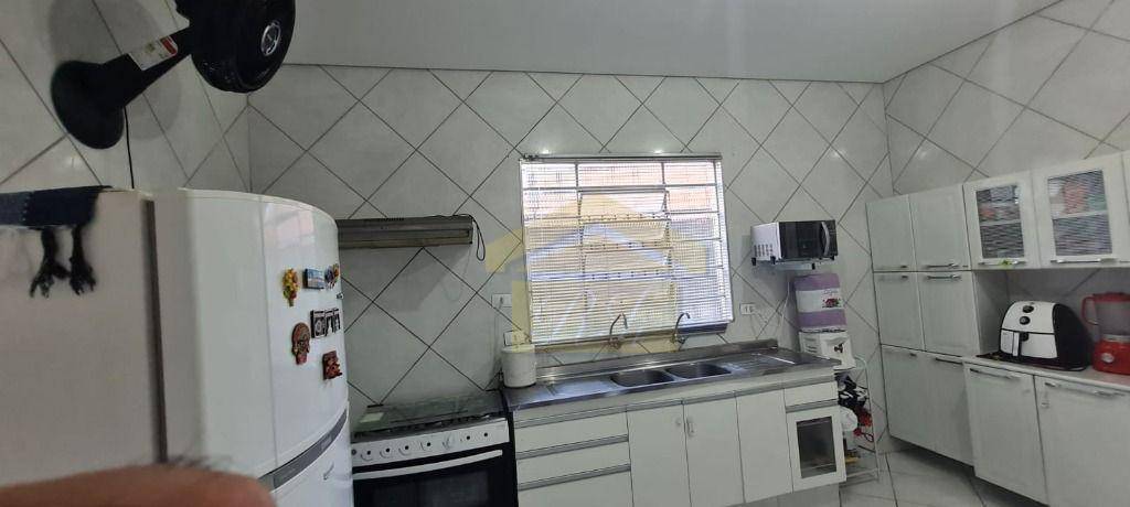 Casa à venda com 3 quartos, 140m² - Foto 1