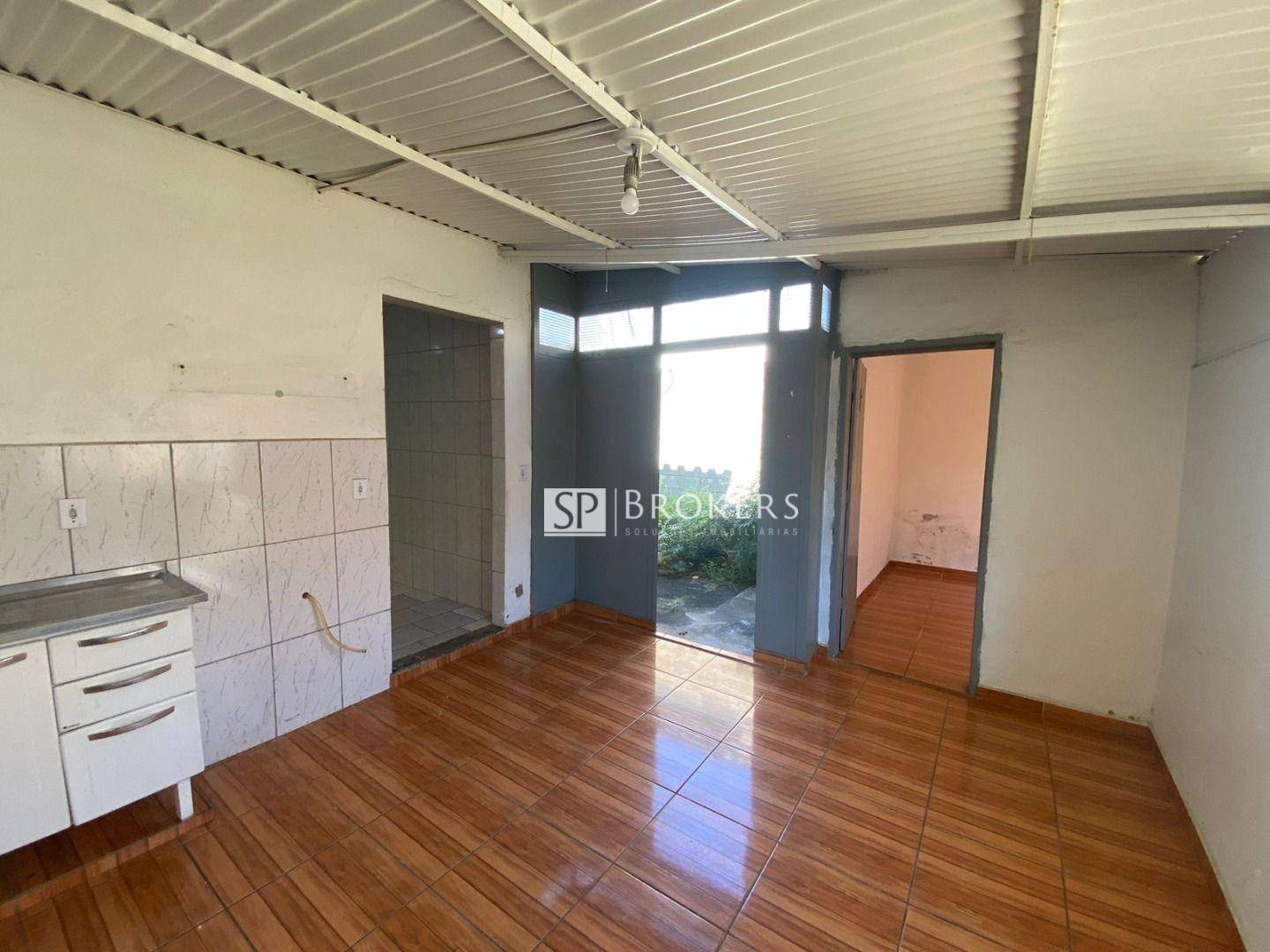 Casa à venda com 4 quartos, 212m² - Foto 2