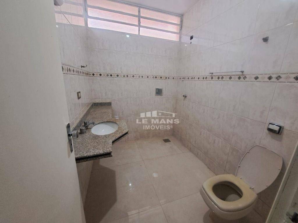 Casa para alugar com 3 quartos, 202m² - Foto 18