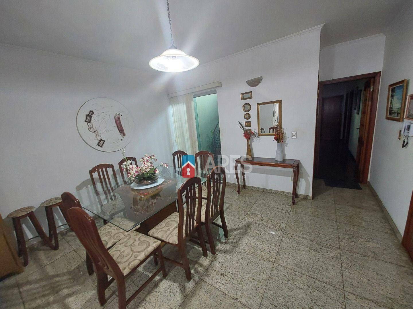 Casa à venda com 4 quartos, 260m² - Foto 3