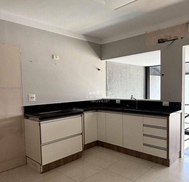 Casa à venda com 2 quartos, 180m² - Foto 8