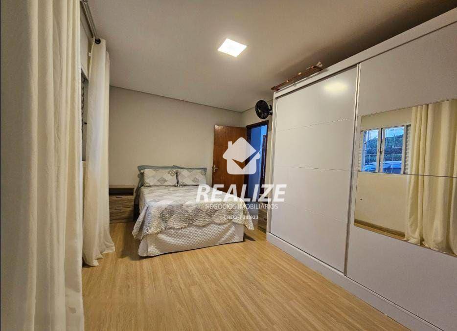 Casa à venda com 5 quartos, 270m² - Foto 2