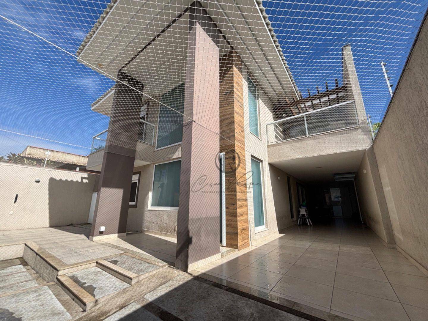 Casa à venda e aluguel com 4 quartos, 265m² - Foto 1
