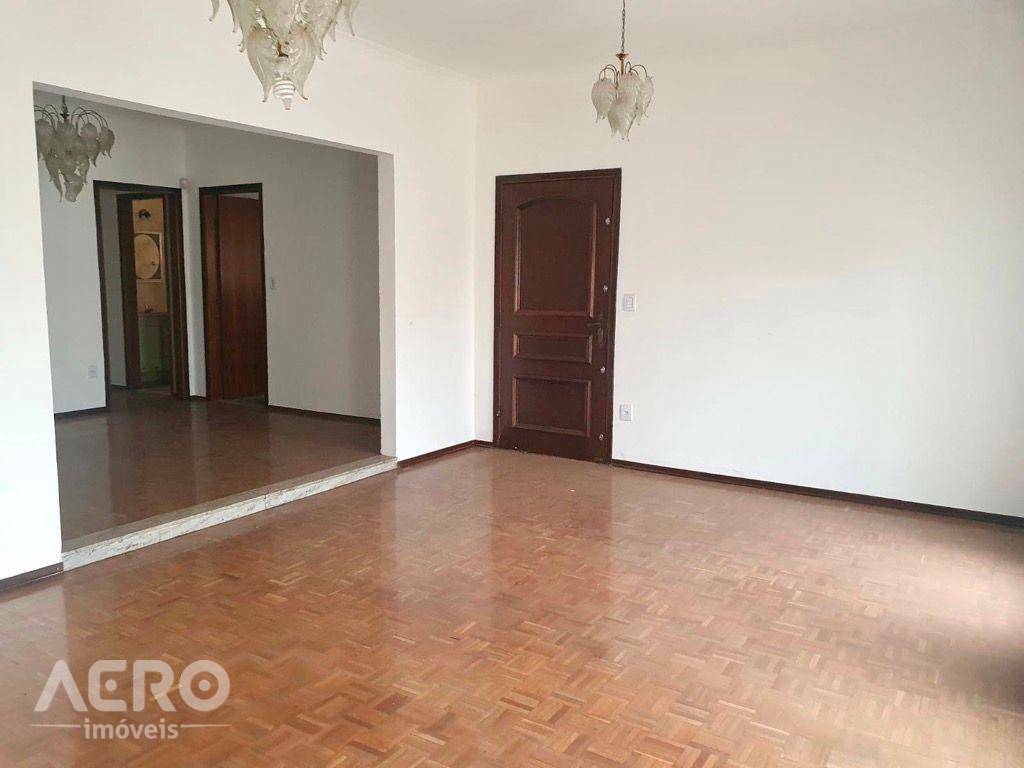 Casa à venda com 6 quartos, 218m² - Foto 14