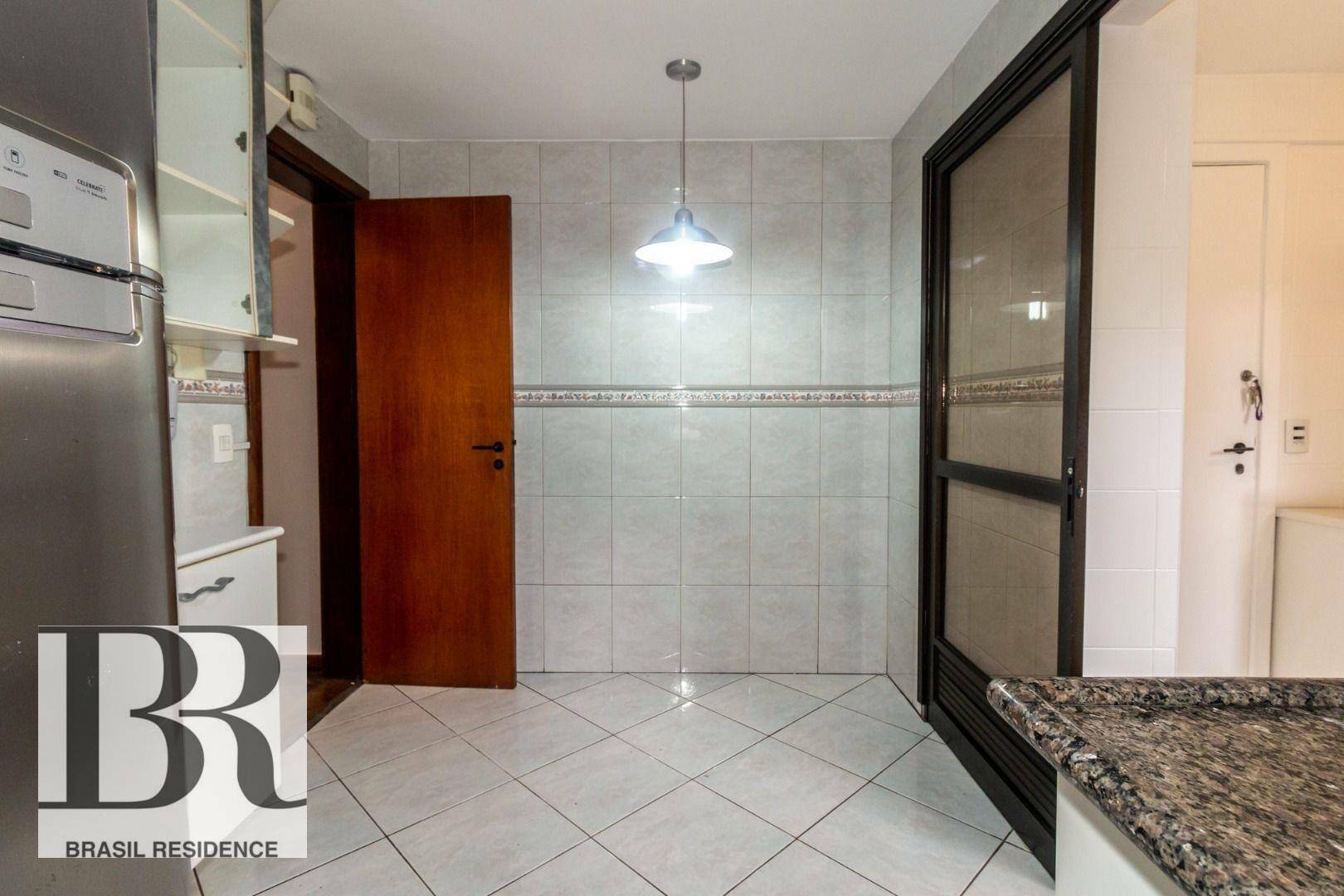 Apartamento para alugar com 4 quartos, 140m² - Foto 29