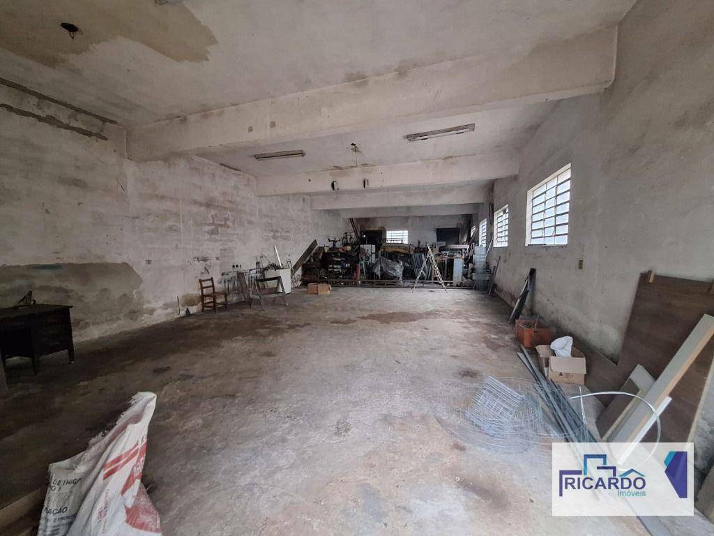 Casa para alugar com 3 quartos, 325m² - Foto 19