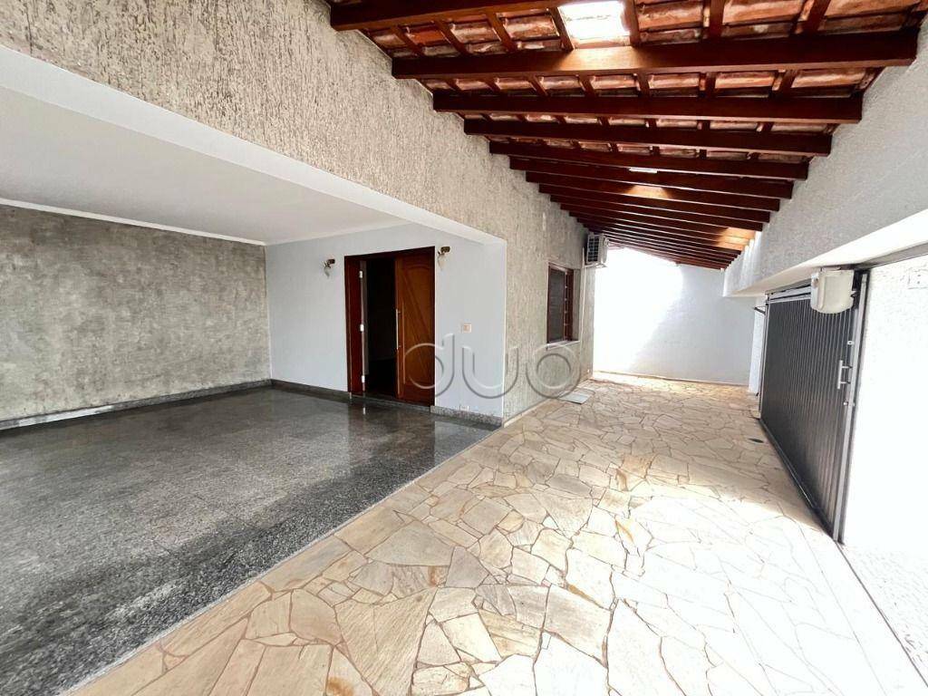 Casa à venda com 3 quartos, 200m² - Foto 3