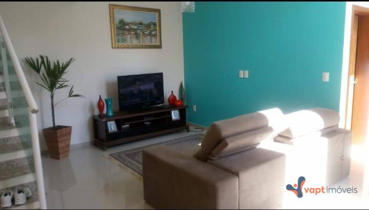 Casa de Condomínio à venda com 3 quartos, 210m² - Foto 2