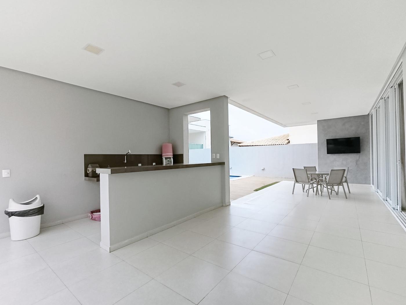 Casa de Condomínio para alugar com 4 quartos, 420m² - Foto 18