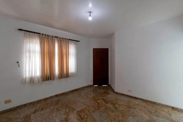 Casa à venda com 4 quartos, 255m² - Foto 2