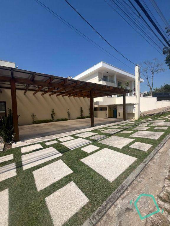 Casa de Condomínio para alugar com 3 quartos, 427m² - Foto 1