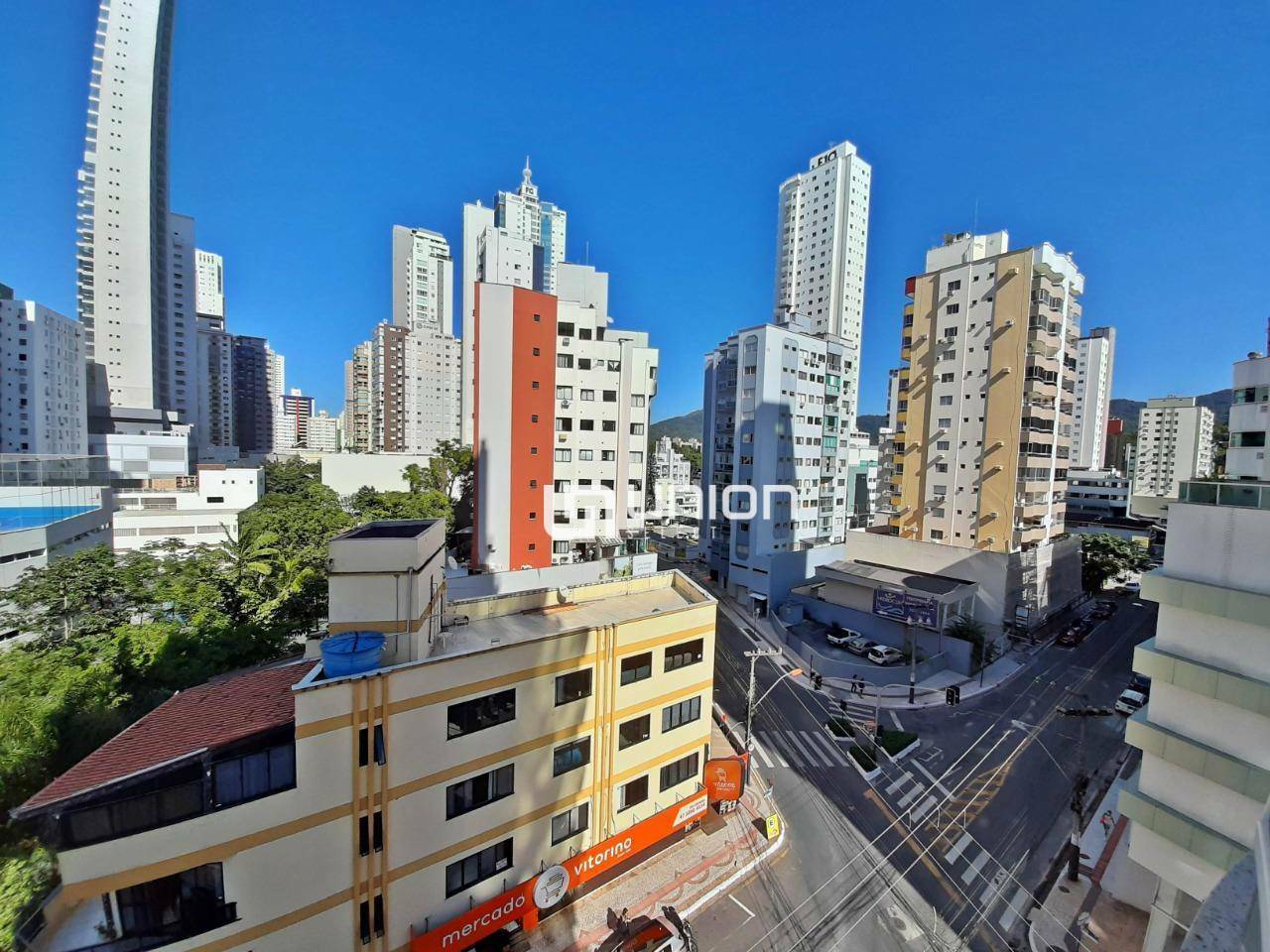 Apartamento para alugar com 3 quartos, 123m² - Foto 27