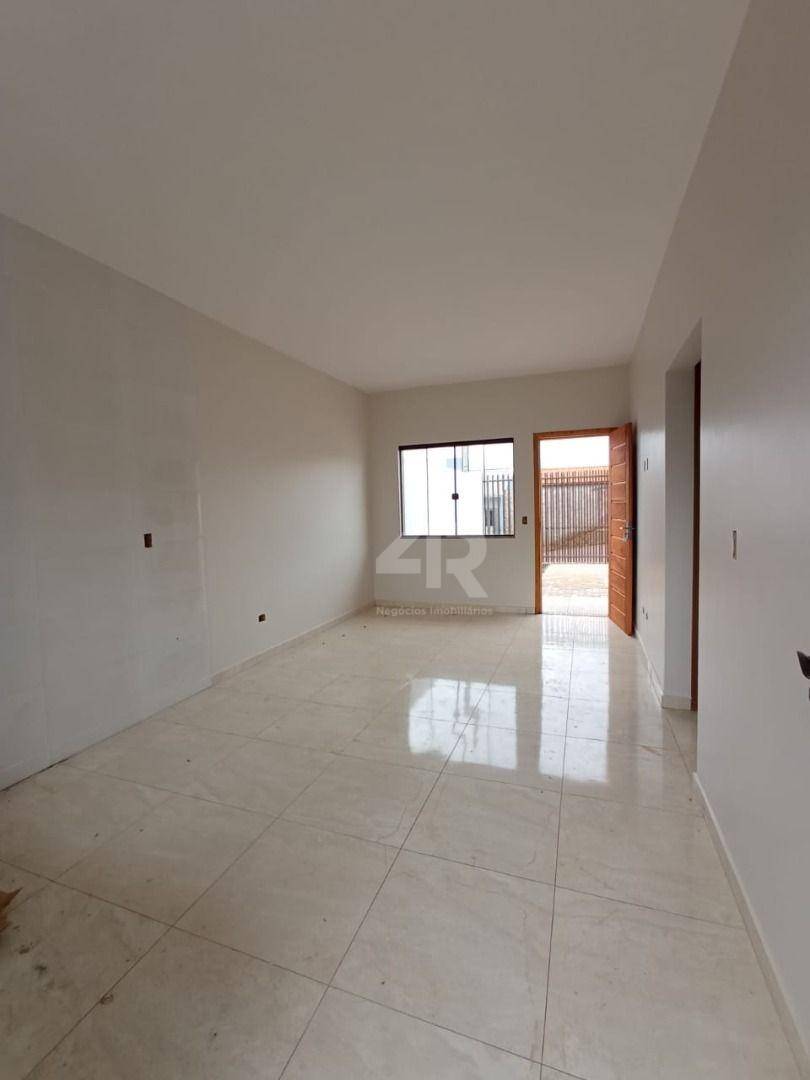 Casa à venda com 2 quartos, 54m² - Foto 4