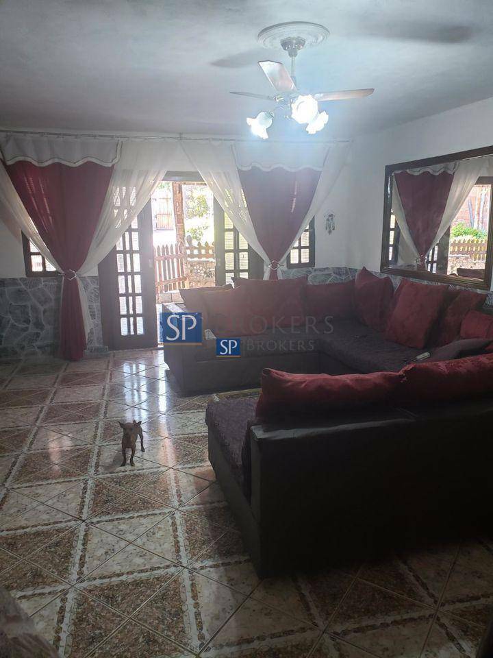 Casa à venda com 3 quartos, 235m² - Foto 2