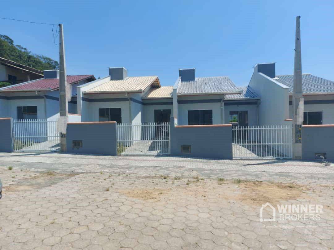 Casa à venda com 2 quartos, 51m² - Foto 2