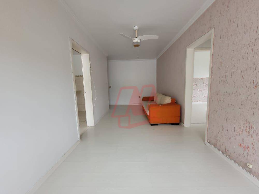 Apartamento à venda com 2 quartos, 70m² - Foto 3