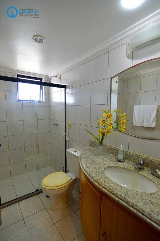 Apartamento à venda com 3 quartos, 195m² - Foto 9