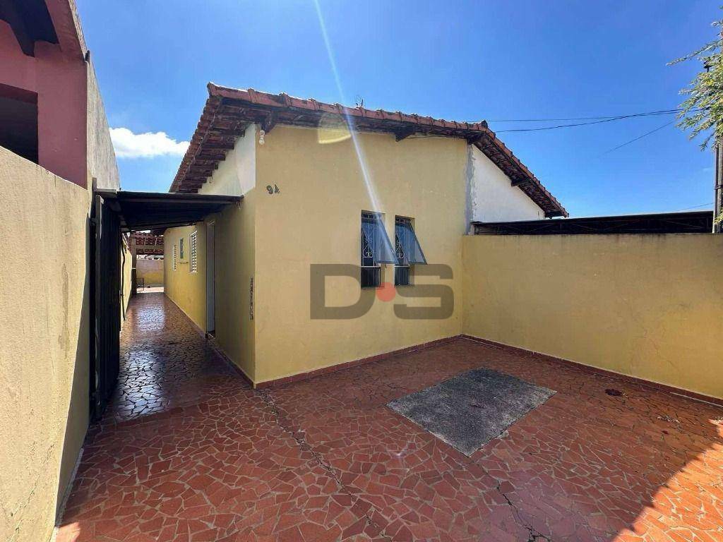 Casa à venda com 2 quartos, 64m² - Foto 1