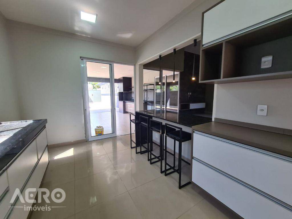 Casa de Condomínio à venda e aluguel com 3 quartos, 210m² - Foto 13