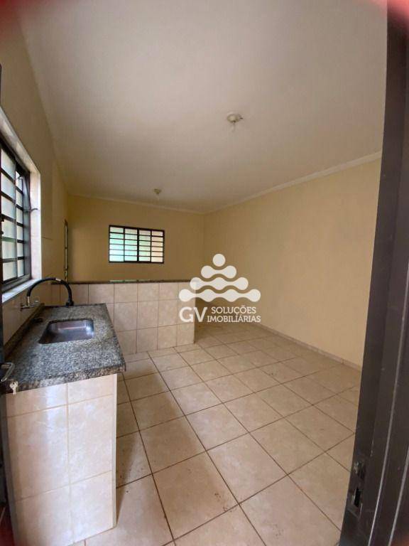 Casa para alugar com 2 quartos, 70m² - Foto 2