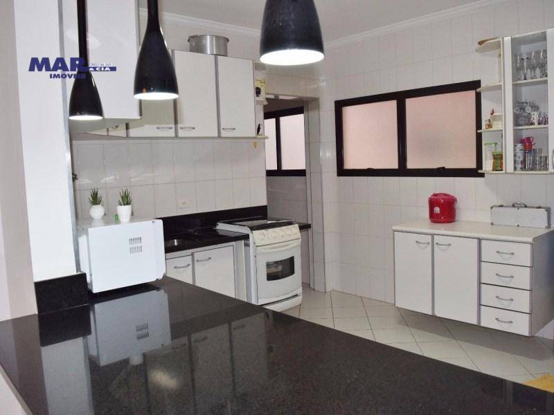 Apartamento à venda com 3 quartos, 140m² - Foto 18