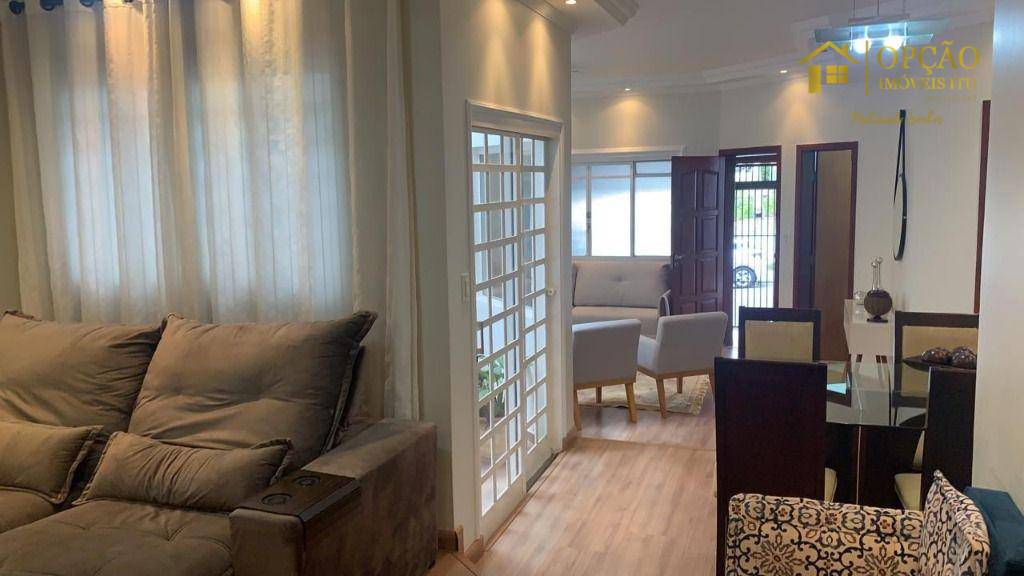 Casa à venda com 3 quartos, 205m² - Foto 1