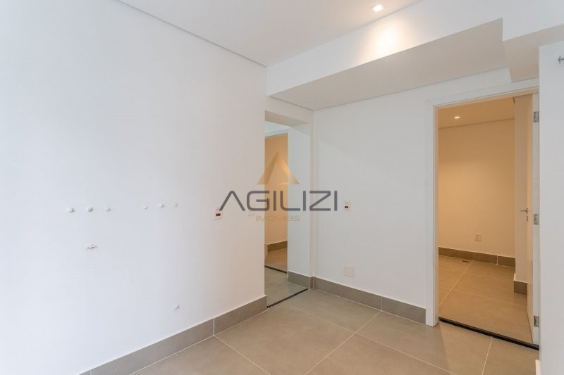 Apartamento à venda com 3 quartos, 231m² - Foto 11