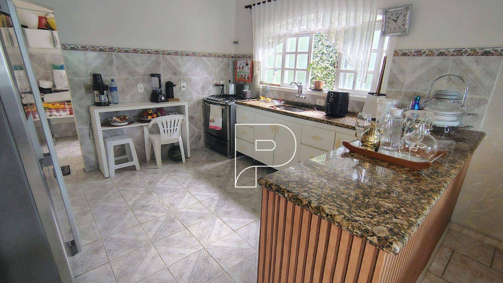 Casa de Condomínio à venda e aluguel com 3 quartos, 240m² - Foto 4