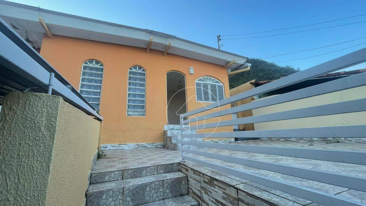 Casa à venda com 2 quartos, 180m² - Foto 1