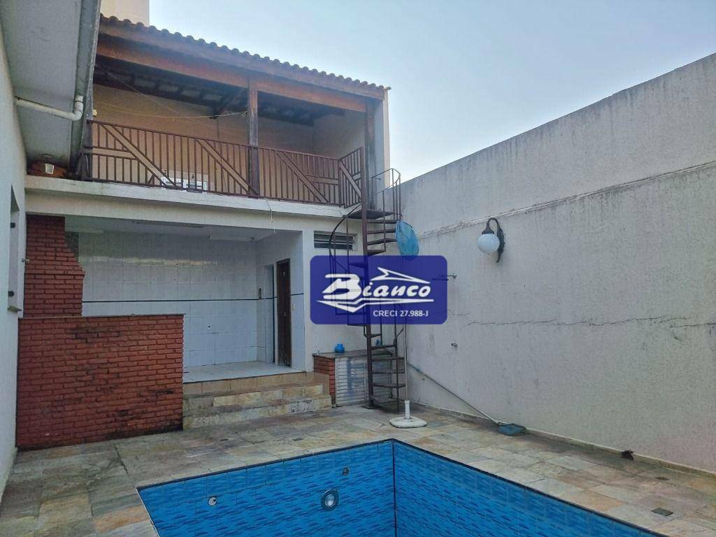 Casa à venda e aluguel com 3 quartos, 450m² - Foto 3