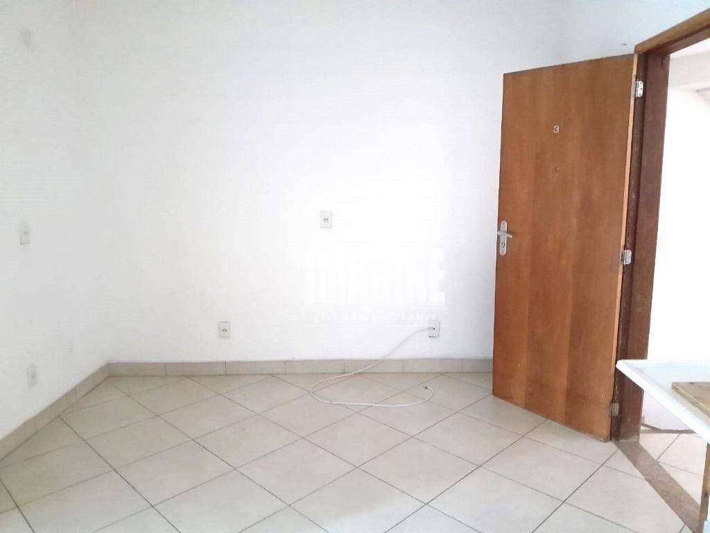 Casa para alugar com 2 quartos, 37m² - Foto 4