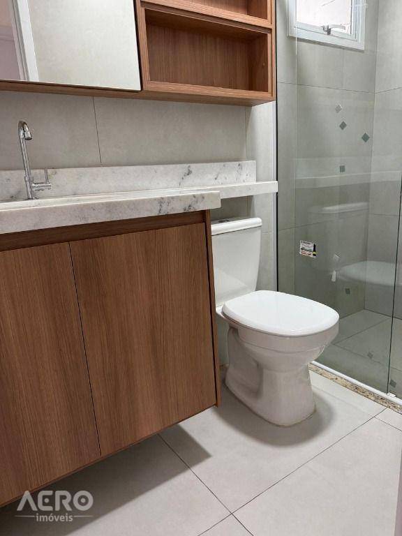 Apartamento para alugar com 2 quartos, 64m² - Foto 11