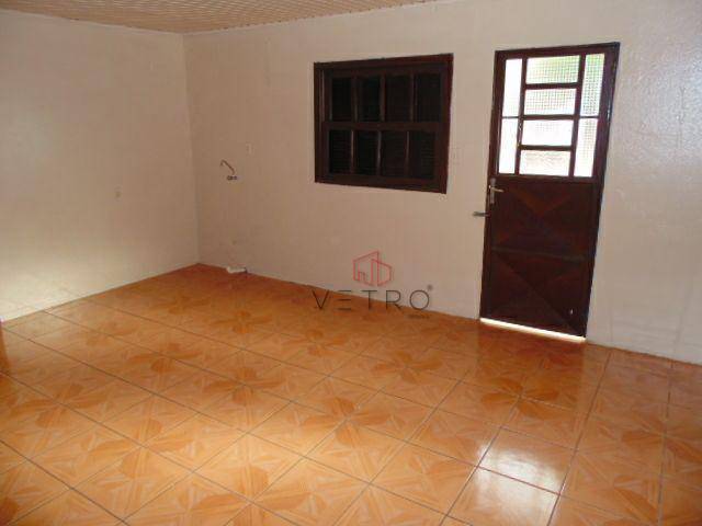 Casa à venda com 3 quartos, 67m² - Foto 2