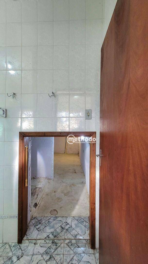 Casa à venda com 6 quartos, 250m² - Foto 47